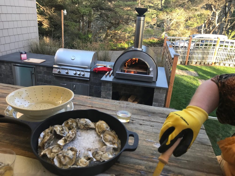 Outdoor pizza island grill